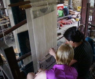 Shellie gets a weaving lesson. The woman was amazingly fast.